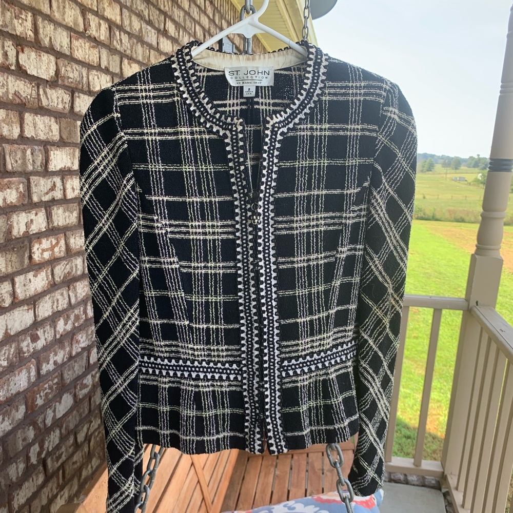 St. John suit size 2 Knit